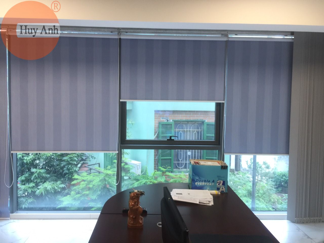 mẫu rèm cuốn đẹp có hoa văn kẻ sọc